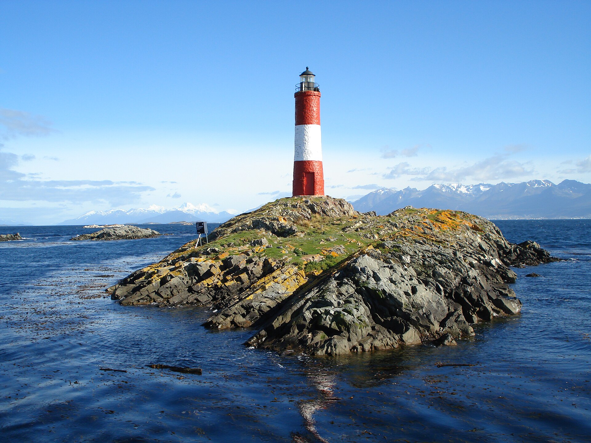 Faro Les Éclaireurs en el canal Beagle